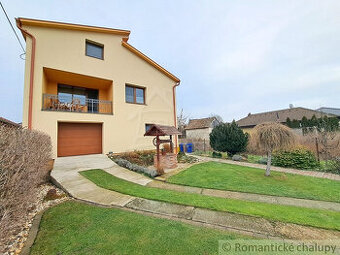 Veľký priestranný dom s garážou, altánkom, prístreškom pre