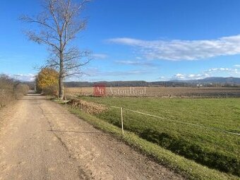 POZEMOK: 2.070 m2, k.ú. Hájniky (Sliač) možnosť výstavby