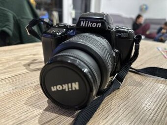 Nikon f-601 + objektiv DX 18-55mm VR