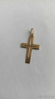 Zlatý krížik 14kt (585) gravírovaný – 0,75g