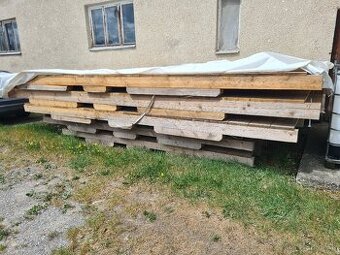 Masívne drevené podesty/palety