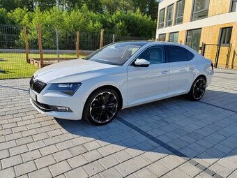Škoda Superb L&K 2,0TDI 140kw 4x4 A7 166 tis.km BLEDÁ KOŽA