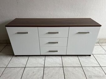Skrinka pod TV
