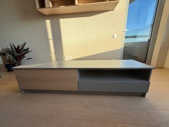 TV skrinka