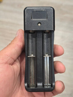 univerzalna nabijacka na baterky napr na 18650 a podobn 4.2V