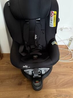 Autosedacka otočná o 360 stupňov.