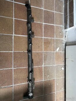 Predám BOSCH palivovú rampu (fuel rail)