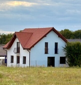 Na predaj 5 izbový rodinný dom ulica Ružová, Cabaj - Čápor