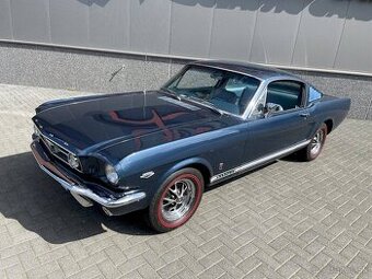Ford Mustang Fastback K-Code High Performance z roku 1965