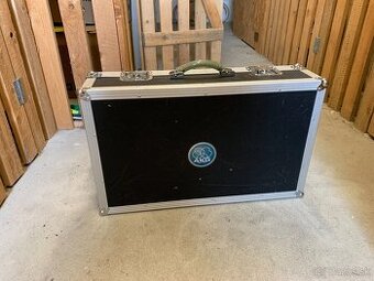 Warvick rockboard pedalboard case s napajanim