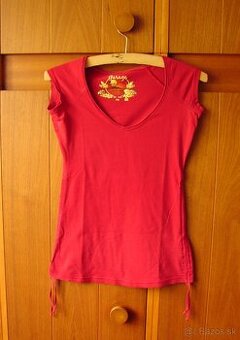 Červené tričko s krátkym rukávom