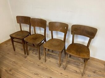 4 kusy jedálenských drevených stoličiek