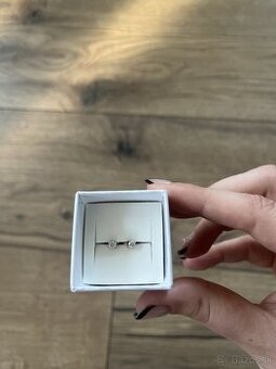 Uplne nove original damske strieborne nausnice zn. Ti Sento