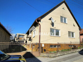 Na predaj priestranný rodinný dom  s garážou v Považskej Tep