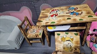 Detský stolík so stoličkami