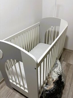 Detská postieľka s matracom