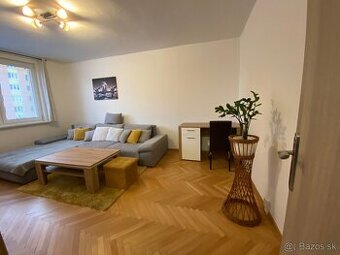 Prenájom 2-izbového bytu – 56 m², Matica slovenská