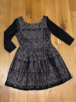 B. Darlin - čierne čipkované šaty