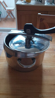 Predám tlak. hrniec,fritézu,mikrovlnku,termosku,univ. krájač