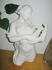 Porcelánová soška --- dievča s harfou