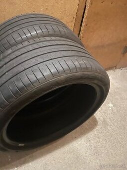 275/35 r19