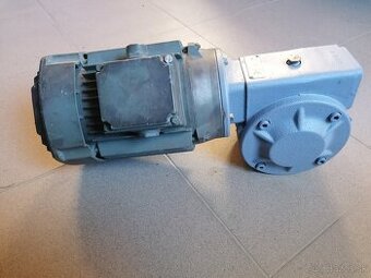 Motor s prevodovkou