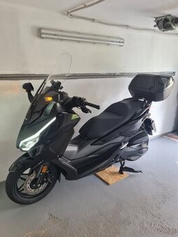 Zánovná Honda Forza 350