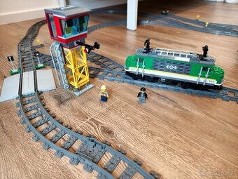 Nákladný vlak Lego 60198 + Koľaje 60205 + 60238