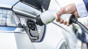 Nabijanie elektrického auta - Južné-Slovensko