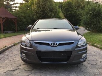 HYUNDAI I30 1.4 i 16V CVVT BENZÍN