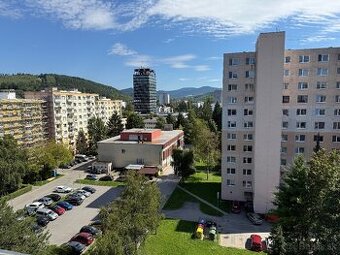 Krásny 4-izbový byt 106m2 na Strede po rekonš.