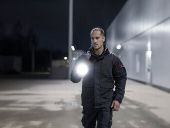 Bezpečnostný pracovník na stavbe