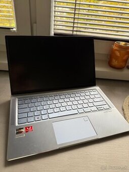 Predam krasny hlinikovy notebook