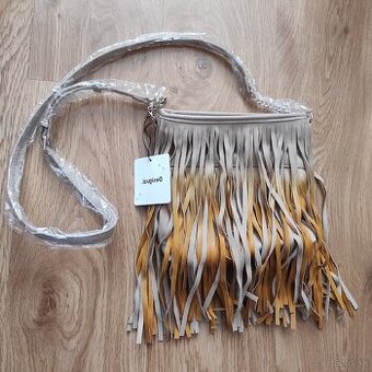 Kabelka so strapcami