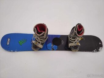 Snowboard s viazaním a topánkami