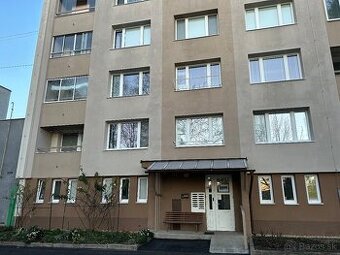 3-IZBOVÝ BYT S LOGGIOU V CENTRE RIMAVSKEJ SOBOTY