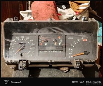 Predám prístrojovú dosku na  Ford Sierra viď foto