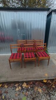 Predám 6 x stoličky cena 60 eur spolu.