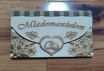 Drevená darčeková obálka Novomanželom