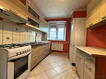 Tehlový 2 izbový čiastočne zrekonštruovaný byt, Komárno