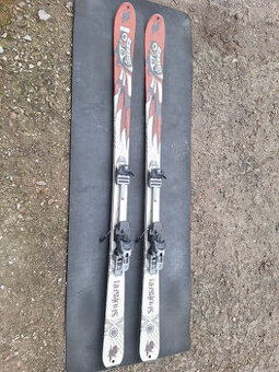 Skialp set- lyže, lyžiarky, pásy