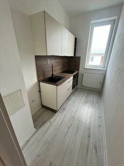 𝗣𝗿𝗲𝗻𝗮́𝗷𝗼𝗺: úplne nový 2-izbový byt, balkón, parkovan