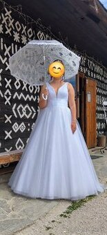 Trblietavé svadobné šaty