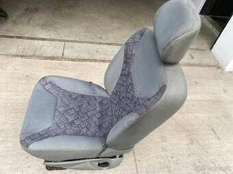 Šoferova sedačka Opel Vivaro Renault Trafic -2014