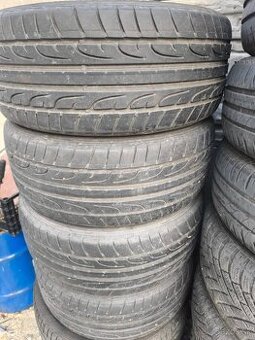 215/45r16 dunlop