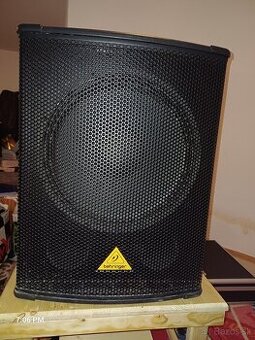 subwoofer Behringer