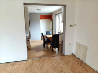 PREDAJ 3 - IZBOVÝ TEHLOVÝ BYT BLÍZKE CENTRUM MESTA
