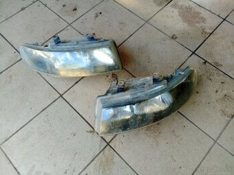 Predám predné svetlá na Seat Leon 1