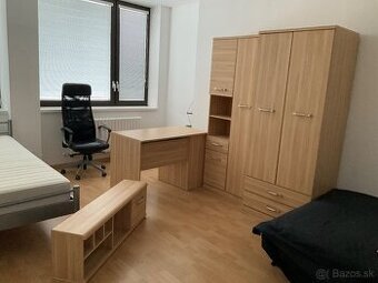 Skrinova zostava s písacím stolom
