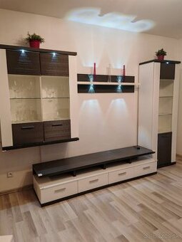 Obývacia stena - podsvietena.